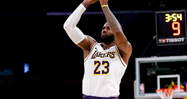 Lakers, Bucks Re-Open As Title Favorites At Sportsbooks